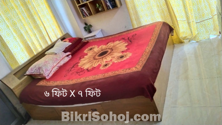 ৬ ফিট x ৭  ফিট একটি খাট বিক্রি করা হবে।